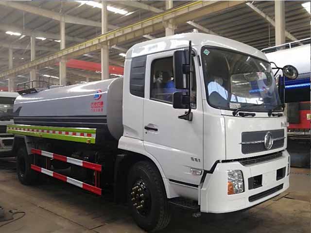 東風(fēng)天錦12方新款灑水車(chē)