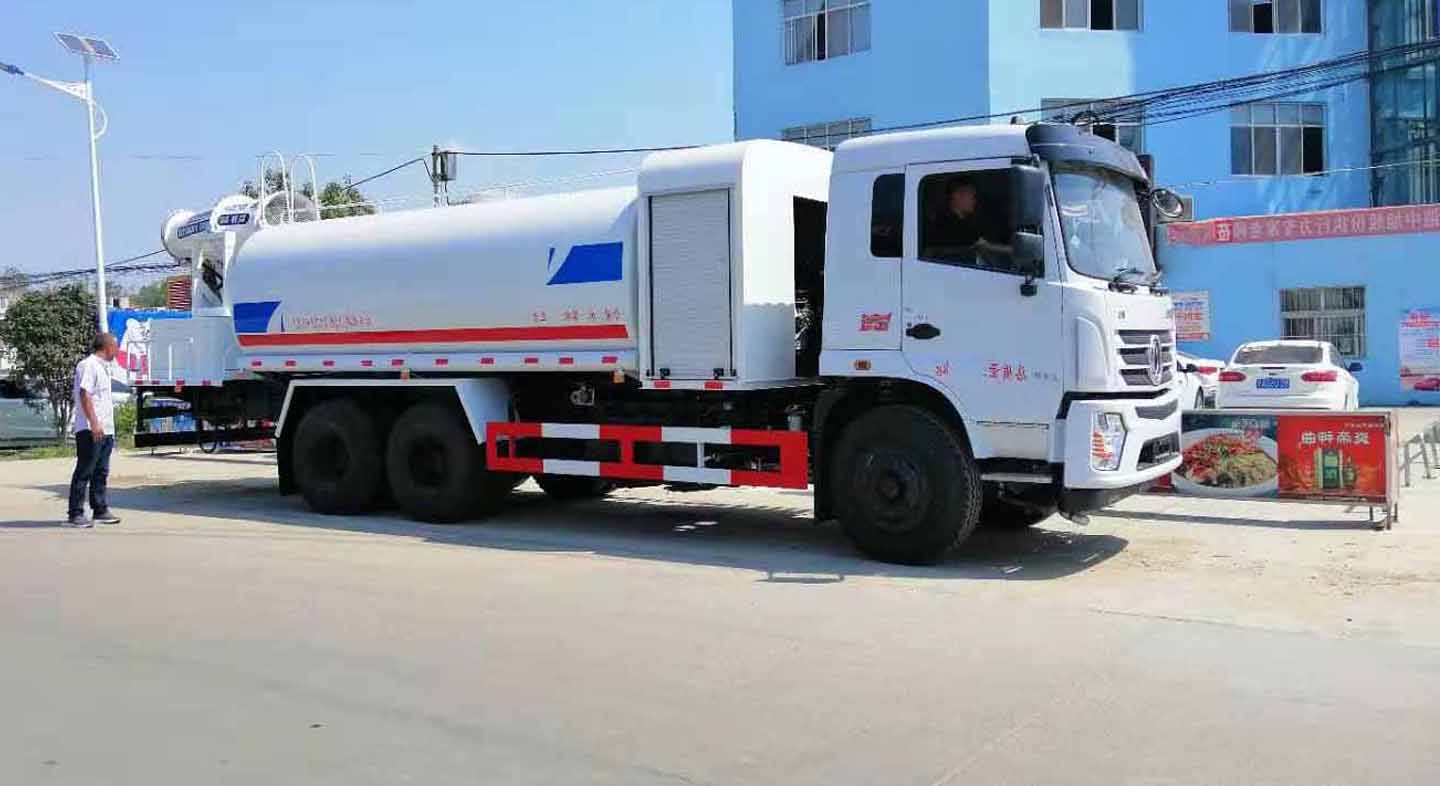 東風(fēng)新款后雙橋?yàn)⑺F炮車(chē)（國(guó)五）