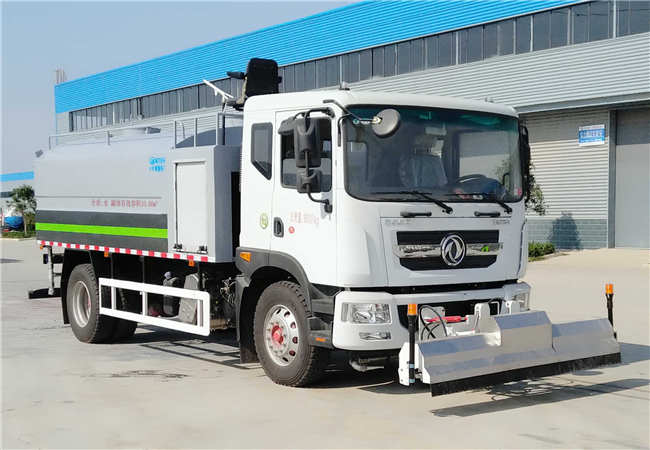 東風(fēng)多利卡D9高壓清洗車